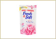 LION Thailand Fresh&Soft Гель для стирки всех типов тканей концентр. Сладкий Поцелуй 400 мл