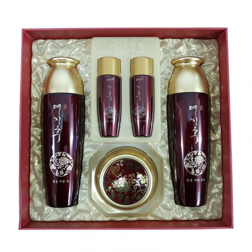 Уходовый набор с экстрактом женьшеня BERGAMO Luxury Yezihu 3Set
