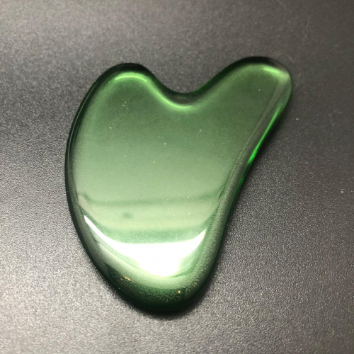 Массажер для лица - Гуаша «Скребок» сердце из зеленого стекла
