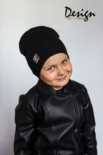 Удлиненная хлопковая шапка для мальчика «BOY» (черн.)