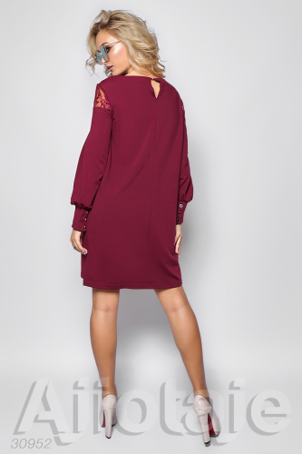 Платье мини бордового цвета на широких манжетах