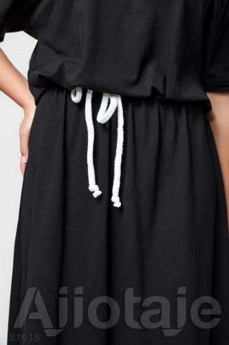 Трикотажное платье миди черного цвета