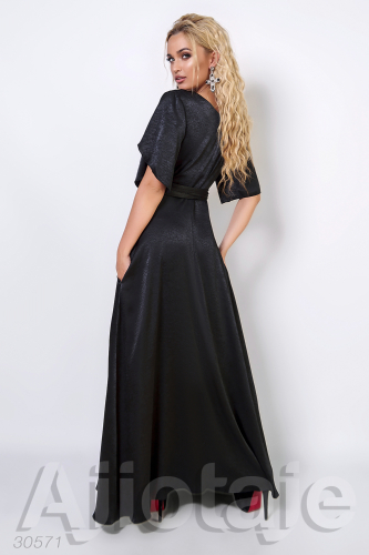 Элегантное платье с запахом черного цвета
