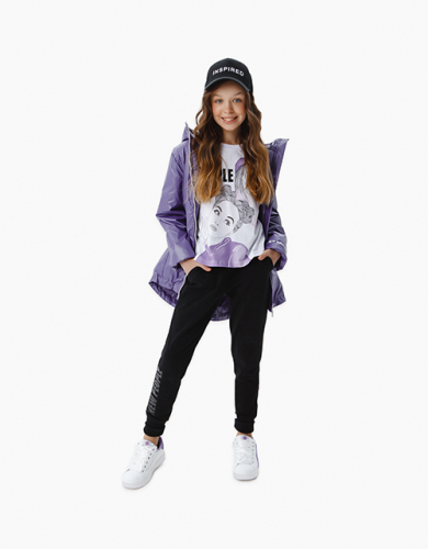 Фиолетовая демисезонная куртка с капюшоном