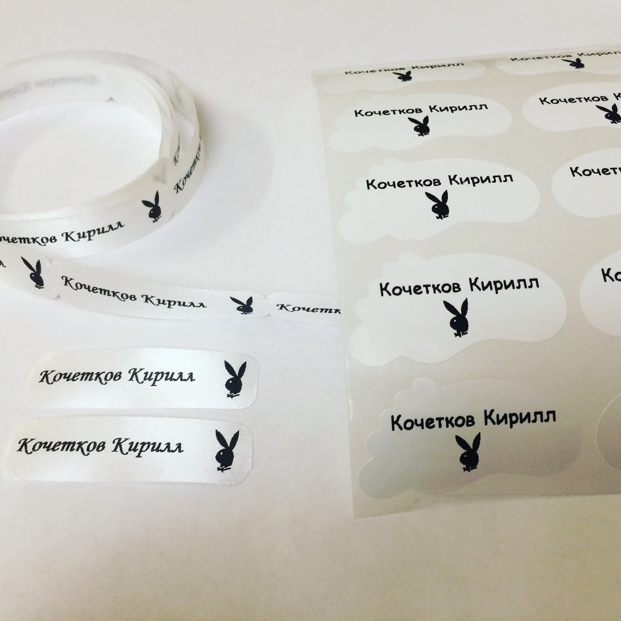 Инструкция по наклейке этикеток. Как клеить наклейку на банковскую карту. Прикольные дизайны карт. Инструкция по наклейки наклейки. Какие наклейки можно наклеить на карту.