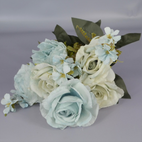 Букет роз с лютиком и папоротником 45см ткань светло-голубой (Кл529)