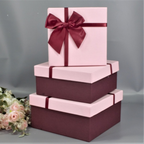 Набор коробок 3 в1 картон квадратный с бантом бардово-розовый