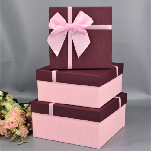 Набор коробок 3 в1 картон квадратный с бантом розово-бардовый