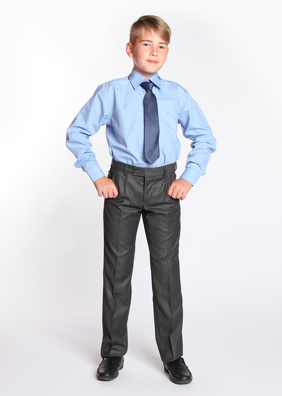 Школьные брюки для мальчика серые