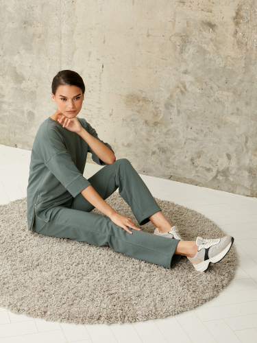 Комплект жен:фуфайка (футболка), брюки BeGood SS21WJ361 Amelie серо-зеленый