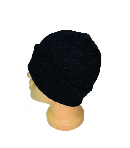 Черная шапка с черепом  №144