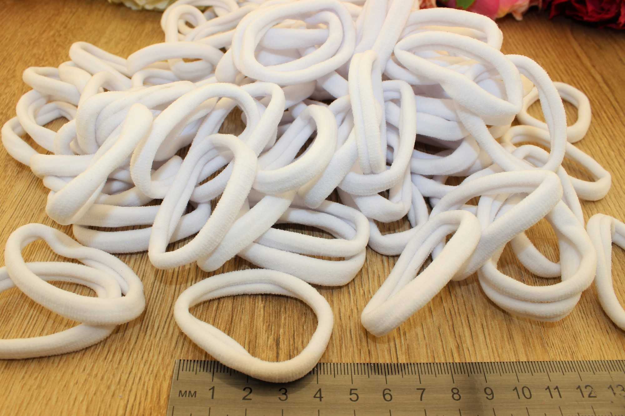 Резинки для денег канцелярские. Белые резинки для волос. Белая резинка. Красно белые резинки. Белая резинка.