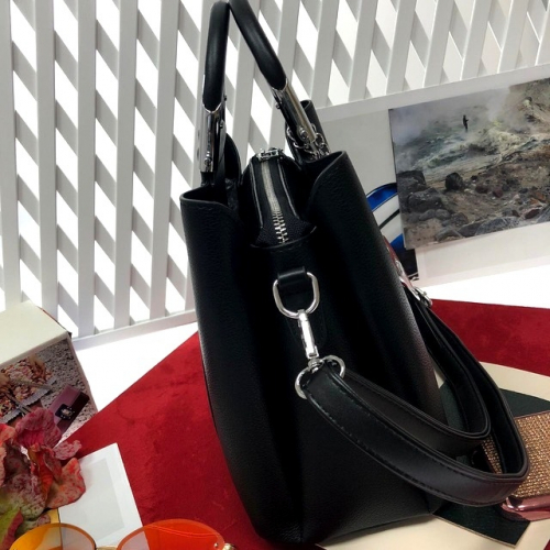 Женская сумка-тоут Milano Pace из качественной эко-кожи чёрного цвета.
