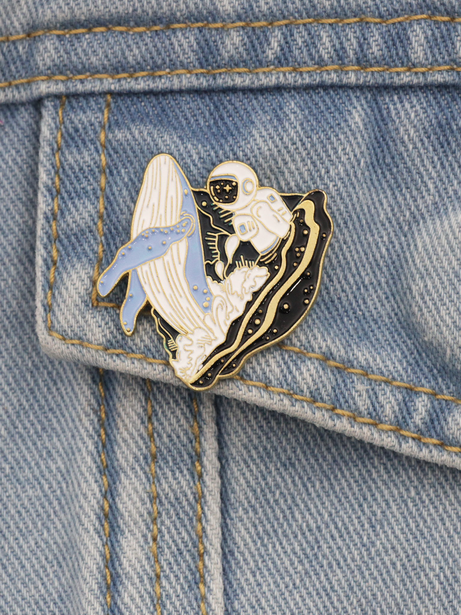 Металлический значок