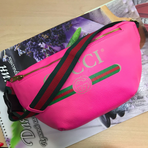 См. описание. Поясная сумочка Gamera из натуральной кожи премиум качества ярко розового цвета.