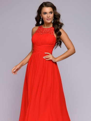 Платье красное длины макси с жемчужной отделкой