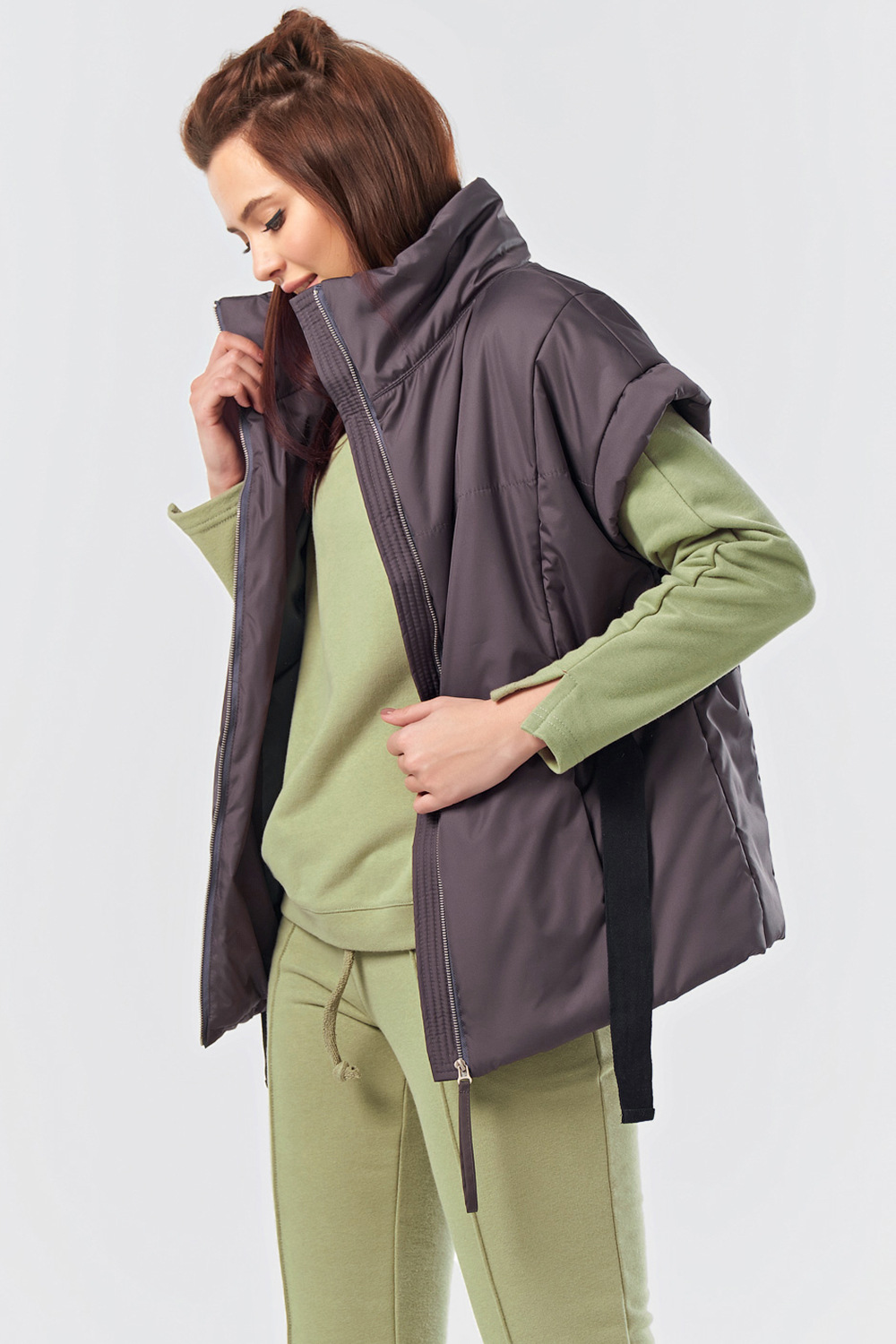 ст. цена3685руб.! Жилет утепленный оверсайз с высоким воротником графитовый