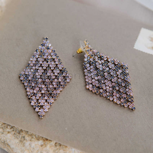 Серьги-ромбы Звездная ночь с фиолетовыми кристаллами Swarovski
