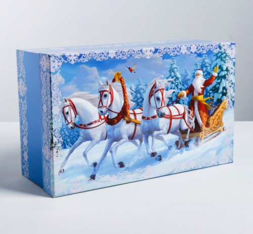 Подарочная коробка «Новогодняя тройка», 32.5 × 20 × 12.5 см