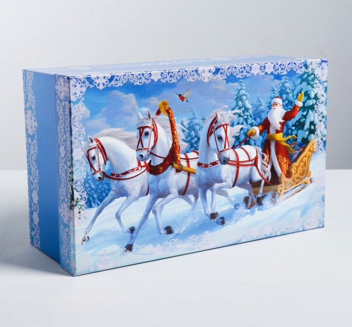 Подарочная коробка «Новогодняя тройка», 32.5 × 20 × 12.5 см
