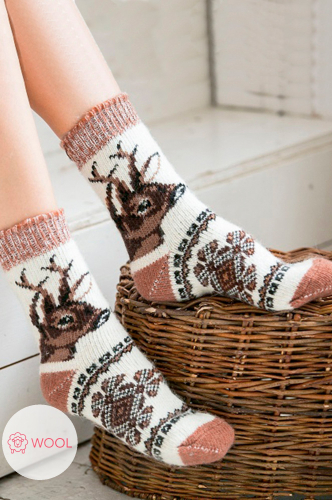 Бабушкины носки, Шерстяные носки с новогодним принтом - снежинками и оленями