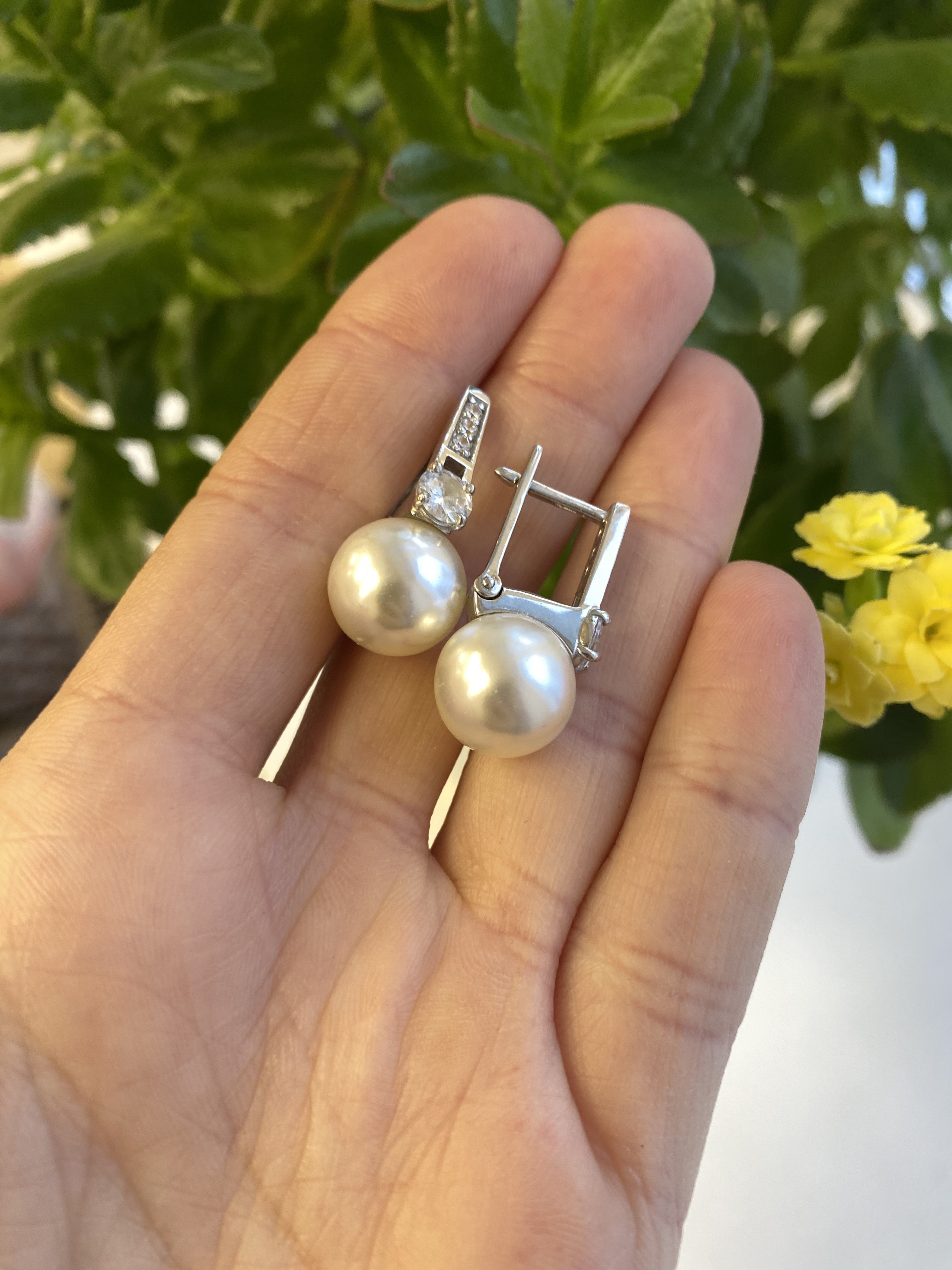 Серьги из серебра с жемчугом и фианитами родированные 925 пробы 2-294р100100