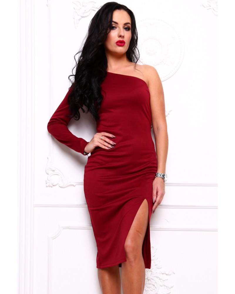 Платье с разрезом красное