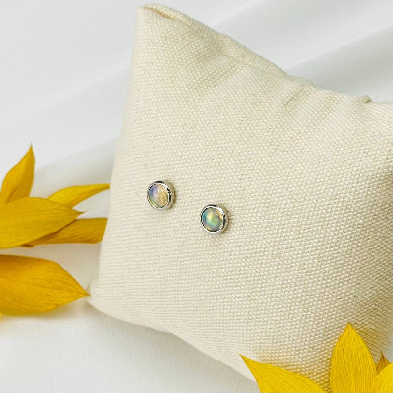 Радуга Самоцветов Серьги-пусеты из Опала