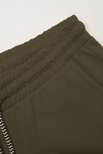-39% Spodnie dresowe zielone z wiązaniem w pasie o fasonie REGULAR