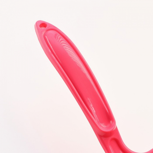 Щётка - пуходёрка средняя жесткая с каплями, основание 59 х 49 мм, розовая