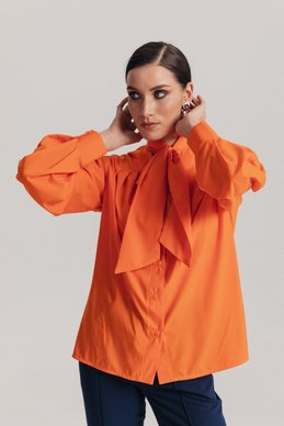 Оранжевая блуза с трендовым бантом