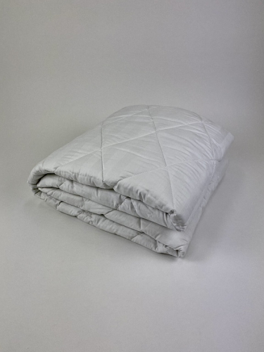 Одеяло, среднее, Бамбук, плотность 300 гр/м2, чехол страйп-сатин 100% хлопок 1,5 сп