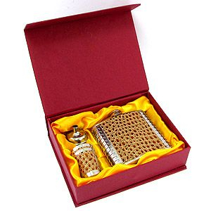 Подарочный набор с фляжкой золотой