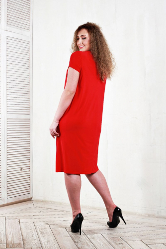 Платье коктельное красного цвета с пряжкой