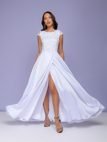 Платье белое длины макси с вышивкой и разрезом на юбке