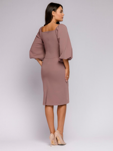 Платье-футляр светло-коричневое длины мини с объемными рукавами и фигурным вырезом