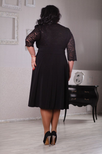 Платье коктельное черное с кружевом