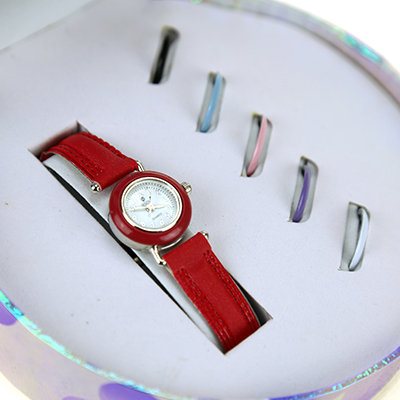 Набор подарочный для девочек: часы наручные кварцевые 20х2,3см со сменными цветными ремешками из кожзама - 5 штук, со сменными цветными металлическими кольцами - 5 штук, в подарочной коробке (Китай)