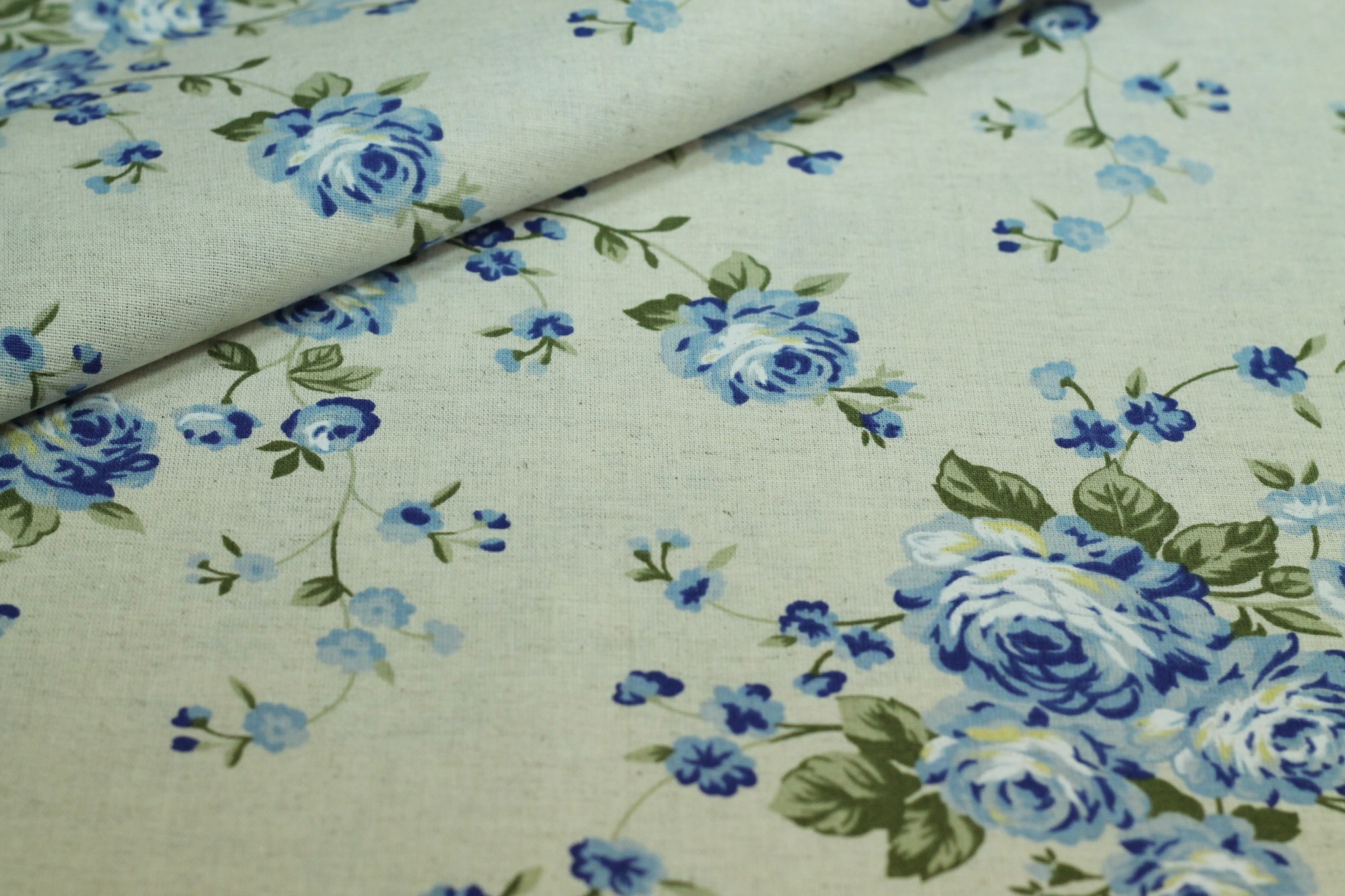 Кострома лен купить. Костромская льняная мануфактура ткани. Ткань в розочку. Лен ткань изделия. Ткань лен голубая в цветочек.