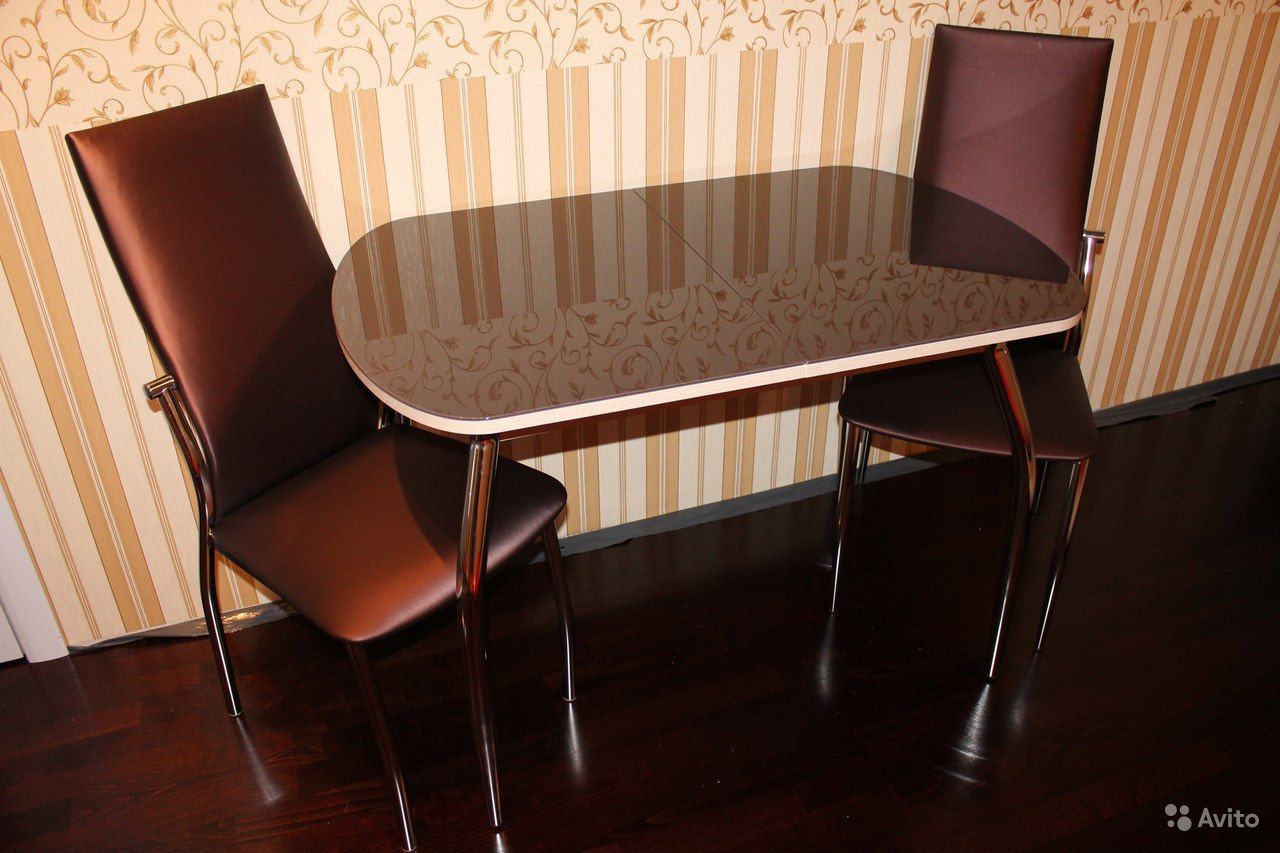 Стол кухонный коричневый. Стекло кухонные столы коричневые. Стол стеклянный коричневый. Стол стекло для кухни коричневый.