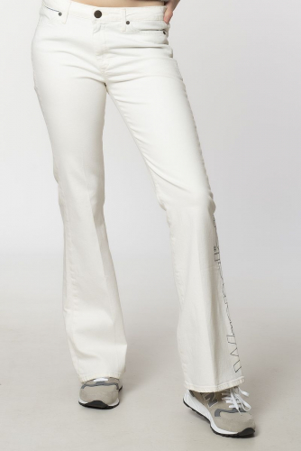Белые расклешенные джинсы с вышитым принтом - Wrangler
