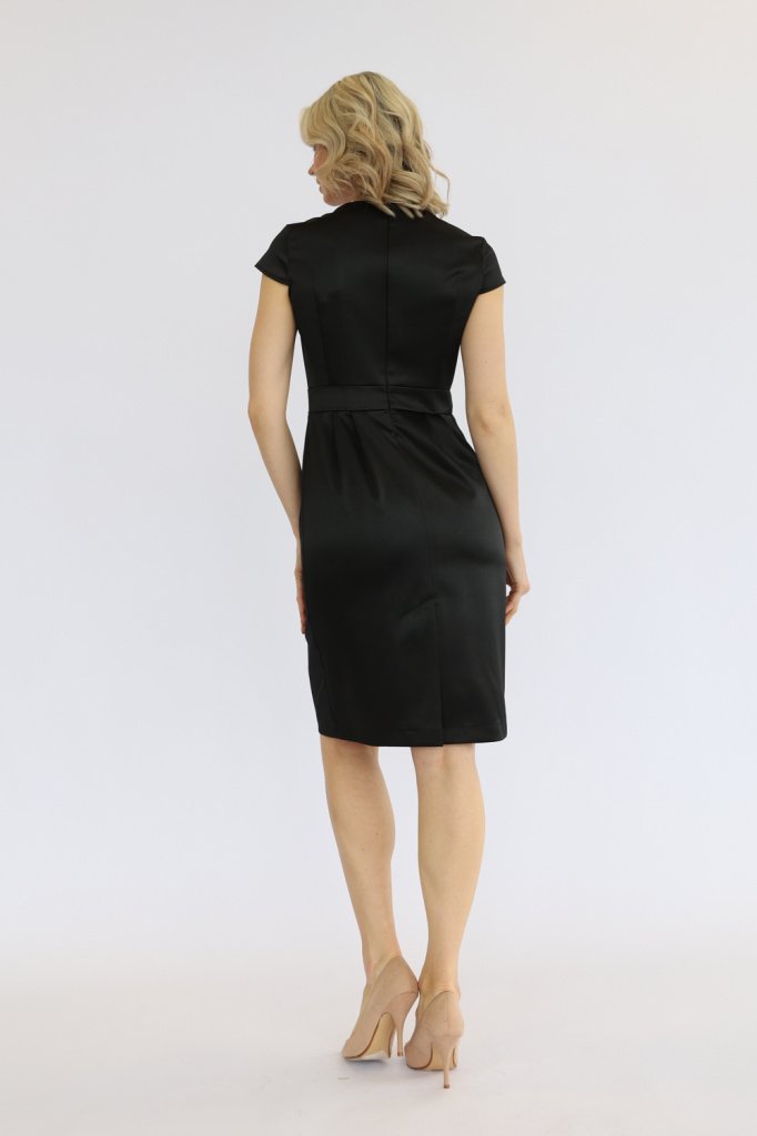 Платье-футляр из атласа