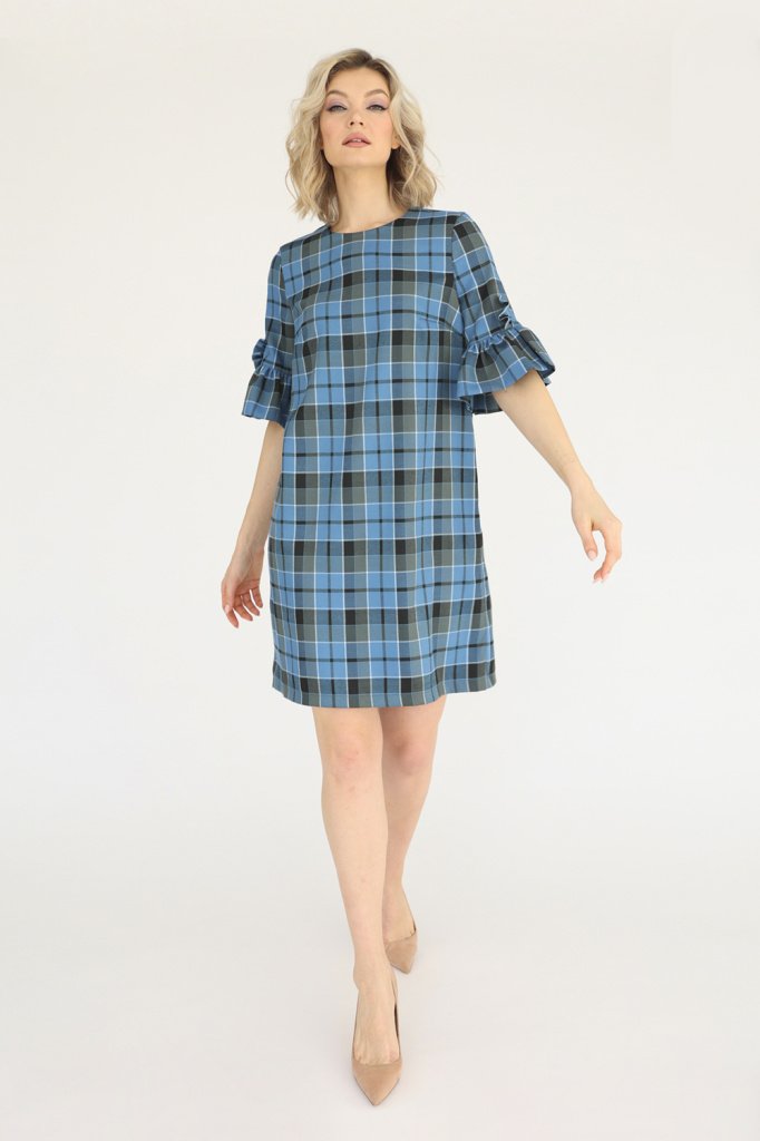 Платье прямое с воланами на рукавах