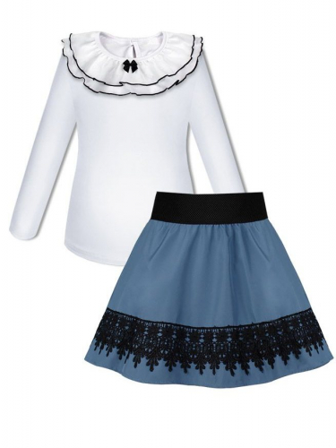 Школьная форма для девочки с белым джемпером (блузкой) и голубой юбкой с кружевом