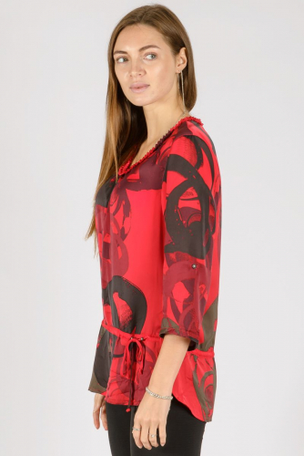 Красная блузка с декоративными элементами - OneTouch