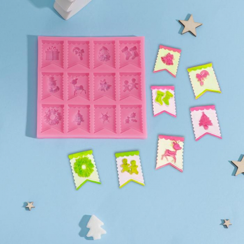 Силиконовый молд «Новогодние флажки», 13,5×13,5×0,8 см, цвет розовый