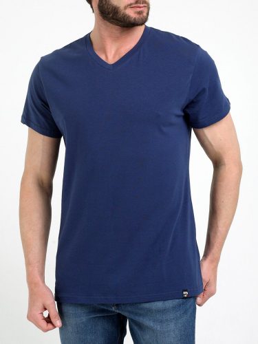 Мужская футболка F5, Slim fit (прилегающий силуэт), V-образный вырез горловины, короткий рукав. Выполнена из  трикотажного полотна стрейч.