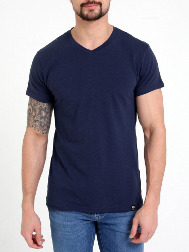 Мужская футболка F5, Slim fit (прилегающий силуэт), V-образный вырез горловины, короткий рукав. Выполнена из  трикотажного полотна стрейч.