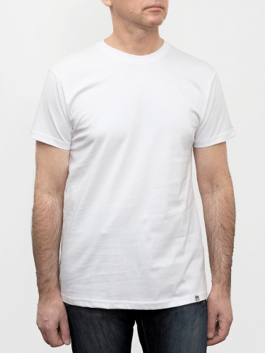 Мужская футболка F5, Regular fit (полуприлегающий силуэт), круглый вырез горловины, короткий рукав. Выполнена из классического трикотажного полотна.