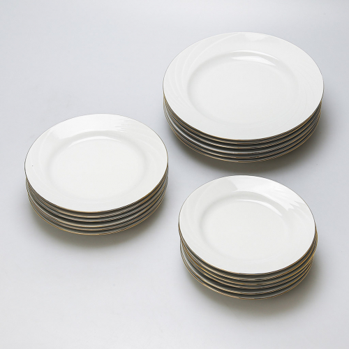 Набор тарелок фарфоровых 18 предметов: 175мм, 200мм, 240мм, форма 